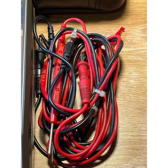 Keithley 130 DMM Digital‎ Handheld Multimeter W/ Probes Case - Picture 3 of 9